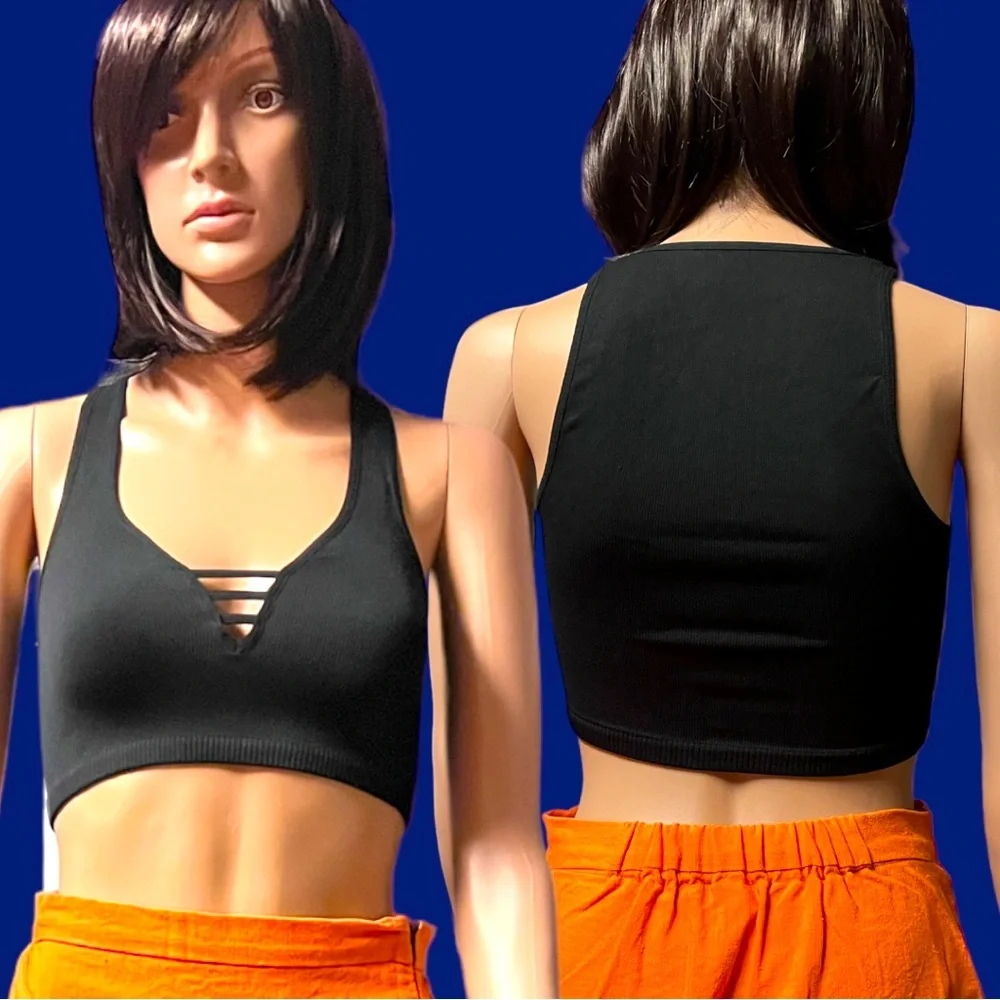 ⭐️HP⭐️NWOT FP Intimately cropped tank w/ three line accent in black. XS/S - Picture 3 of 8